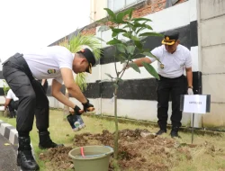 Kapolres Metro Tangerang Kota Pimpin Gerakan Bersih-Bersih dan Ketahanan Pangan di Mako Polres