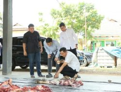 Polres Kuansing Potong 11 Ekor Sapi, Bagikan 650 Paket Daging Qurban kepada Masyarakat
