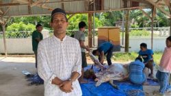 Kapolsek Bangko Pusako Serahkan dan Hadiri Pemotongan Hewan Qurban Bantuan Kapolda Riau di Sei Manasib