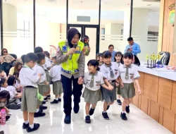 Belajar Tertib Berlalu Lintas Sejak Dini, Murid TK Perguruan Buddhi Kunjungi Polres Metro Tangerang Kota