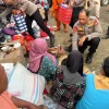 Ditpamobvit Polda Metro Bagikan 500 Boks Makanan untuk Korban Kebakaran Kemayoran