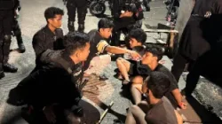 Antisipasi Tawuran Dini Hari, Tim Patra Satbrimob Polda Metro Jaya Amankan Pemuda Membawa Senjata Tajam di Bekasi