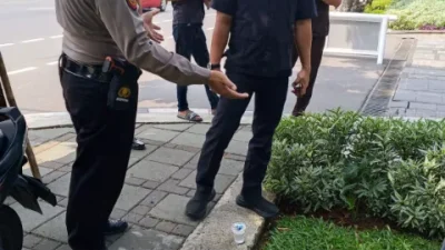 Respons Cepat Patroli Ditpamobvit PMJ Tolong Korban Kecelakaan di Gatot Subroto