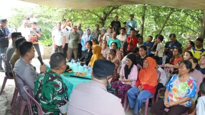 Sambangi Kampung Cacing Karawaci, Kapolrestro Tangerang Kota Ajak Warga Perangi Narkoba dan Aktifkan Siskamling