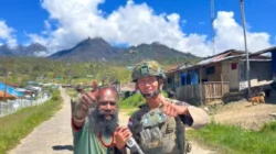 Hadir di Tengah Ketenangan Ibadah, Patroli Satgas Damai Cartenz Jaga Keamanan dan Pererat Kedekatan Dengan Jemaat di Sinak