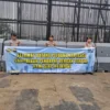 Polda Metro Jaya Kedepankan Pelayanan Humanis Saat Kawal Aksi KNARA di DPR Dengan Spanduk Simpatik