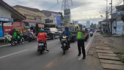 Atur Arus Lalu Lintas Sore Hari, Polres Metro Tangerang Kota Pastikan Perjalanan Warga Pulang Kerja Lancar