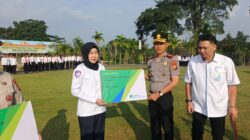 Kapolres Kuansing Serahkan Simbolis Kartu BPJS Ketenagakerjaan kepada PPPK dan PHL