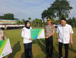 Kapolres Kuansing Serahkan Simbolis Kartu BPJS Ketenagakerjaan kepada PPPK dan PHL
