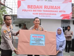 Sambut Hari Bhayangkara ke-80, Polres Metro Tangerang Kota Bedah Rumah Warakawuri di Karawaci