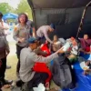 Brimob Metro Jaya Kerahkan 2 Unit Kendaraan Dapur Lapangan (Randurlap), Bagikan Bantuan Makanan Untuk Korban Kebakaran Pasar Jiung