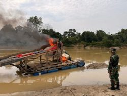 Polsek Cerenti Tertibkan Aktivitas PETI di Sungai Kuantan, 31 Rakit Dimusnahkan