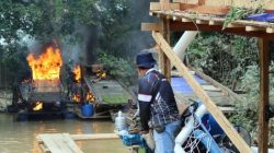 145 Rakit PETI di Sepanjang Sungai Kuantan Dimusnahkan Personil Gabungan TNI-Polri dan Instansi Terkait