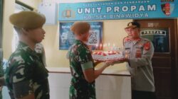 Puluhan Anggota TNI Datangi Polsek Bina Widya Pekanbaru, Ada Iringan Lagu Ulang Tahun Hari Bhayangkara