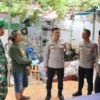 Kapolres Metro Tangerang Kota Sambangi Kawasan Slum Area Cimone Jaya, Bagikan Sembako dan Ajak Warga Jaga Kamtibmas