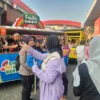 Polwan Polres Jakpus Patroli Jalan Kaki di PRJ, Beri Rasa Aman dan Imbau Pengunjung Tetap Waspada