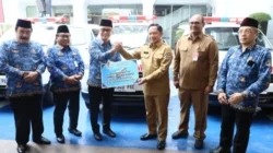 KORPRI Serahkan Lima Ambulance Kepada Prof Tito Karnavian Kasatgas Aceh, Sumbar, dan Sumut