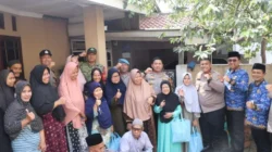 Blusukan ke Slum Area, Kapolres Metro Tangerang Kota Bagikan Sembako dan Ajak Warga Jaga Kamtibmas