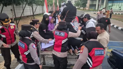 Polwan Polres Metro Tangerang Kota Kawal Aksi Jaringan Advokat Nusantara, Unjuk Rasa Berjalan Tertib