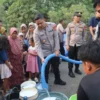 Polres Tangsel Salurkan Air Bersih Untuk Warga Terdampak Kekeringan di Kranggan