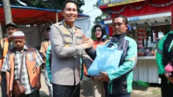 Sambangi Ojol di Kota Tangerang, Polisi dan Denpom Bagikan Sembako