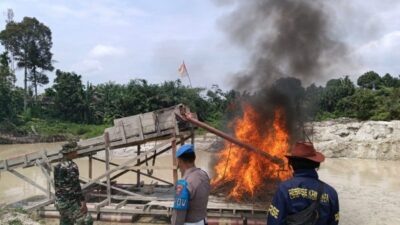 Polsek Singingi Hilir Musnahkan 2 Unit Dompeng PETI di Desa Petai, Tegaskan Komitmen Jaga Kelestarian Lingkungan