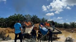 Musnahkan 5 Rakit Dompeng, Polsek Singingi Hilir Tertibkan Aktivitas PETI di Koto Baru