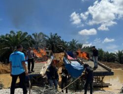 Musnahkan 5 Rakit Dompeng, Polsek Singingi Hilir Tertibkan Aktivitas PETI di Koto Baru