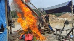 Polsek Benai Cek Lokasi PETI di Muara Langsat, 2 Rakit Ditemukan Sudah Tidak Beroperasi