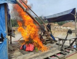 Polsek Benai Cek Lokasi PETI di Muara Langsat, 2 Rakit Ditemukan Sudah Tidak Beroperasi