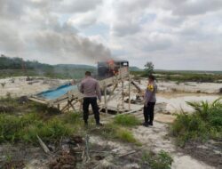 Polsek Kuantan Mudik Tertibkan 17 Rakit PETI di Areal PT KTBM, Tegaskan Komitmen Berantas Penambangan Ilegal