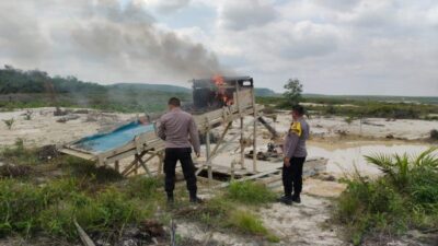 Polsek Kuantan Mudik Tertibkan 17 Rakit PETI di Areal PT KTBM, Tegaskan Komitmen Berantas Penambangan Ilegal