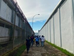 Gelar Jumat Sehat, Plt Kepala Lapas Narkotika Langkat Pimpin Jalan Santai Sekaligus Kontrol Area Brandgang