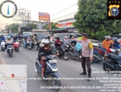 Di Tengah Kemacetan dan Antrean Pengisian BBM, Sosok Aiptu Elpino Tanio Hadir Mengurai Kepadatan Lalu Lintas
