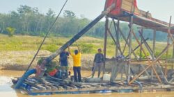 Polsek Kuantan Hilir Tertibkan Aktivitas PETI, 9 Rakit Dimusnahkan