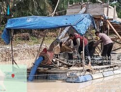 Pemberantasan PETI Terus Digencarkan, Polsek LTD Musnahkan 1 Rakit Dompeng di Perkebunan Sawit