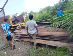 Berawal Informasi Masyarakat Dusun Kopau, Polsek Kerumutan Temukan 8 Kubik Papan Tak Bertuan