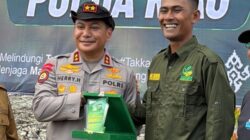 Hari Mangrove Sedunia, Yayasan Generasi Hijau Beri Penghargaan kepada Kapolda Riau