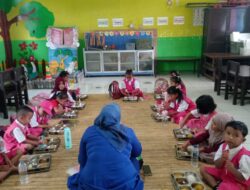 SPPG Polres Kuansing Salurkan 2.649 Porsi Makan Bergizi Gratis kepada Pelajar, Balita, Ibu Hamil dan Menyusui