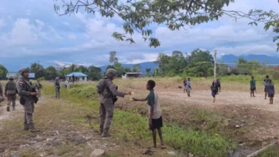 Langkah Kecil, Rasa Aman Yang Besar: Patroli Humanis Satgas Ops Damai Cartenz Hangatkan Kenyam