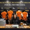 Polda Metro Jaya Menggagalkan Sindikat Pengedar Tembakau Sintetis Seberat 995 Gram Disebuah Dipemukiman Padat Yang Diedarkan Melalui Media Sosial