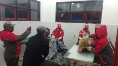 Respon Cepat Satgas Kepolisian Operasi Damai Cartenz-2026 Evakuasi Korban Penembakan Pekerja Jalan Di Tolikara