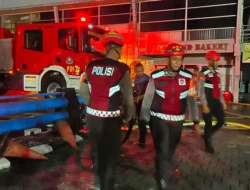Dit Samapta Polda Metro Jaya Kerahkan Personel Bantu Tangani Kebakaran Gedung Bapenda