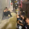 Brimob Polda Metro Jaya Cegah Tawuran di Cipayung, Sita Besi Tajam hingga Balok Dan 8 Pemuda Diamankan