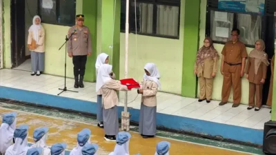 Polisi Masuk Sekolah, Pelajar Kota Tangerang Diingatkan Bahaya Tawuran dan Narkoba