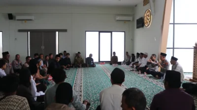 Jumat Curhat di Masjid Al-Fattah, Polisi Ajak Orang Tua Awasi Anak