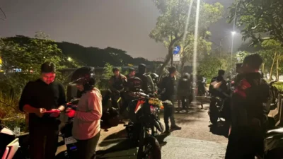 Brimob Polda Metro Jaya Bubarkan Tawuran di Jaktim, Lima Pemuda dan Satu Senjata Tajam Diamankan