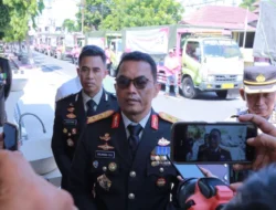 Usai Upacara HUT RI Ke-81, Kapolda NTB Lepas 8 Truk Bantuan untuk Korban Gempa NTT