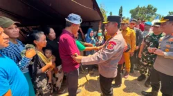 Polri Perkuat Penanganan Gempa NTT, Kapolri Tinjau Lokasi Terdampak dan Serahkan Bantuan