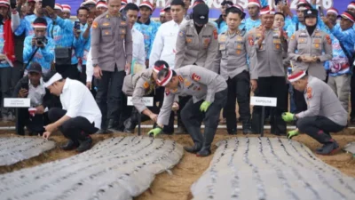 Polri Tanam Serentak Bawang Putih di 14 Daerah di Jabar